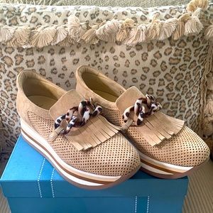 Softwaves velour suede in camel size 9.5